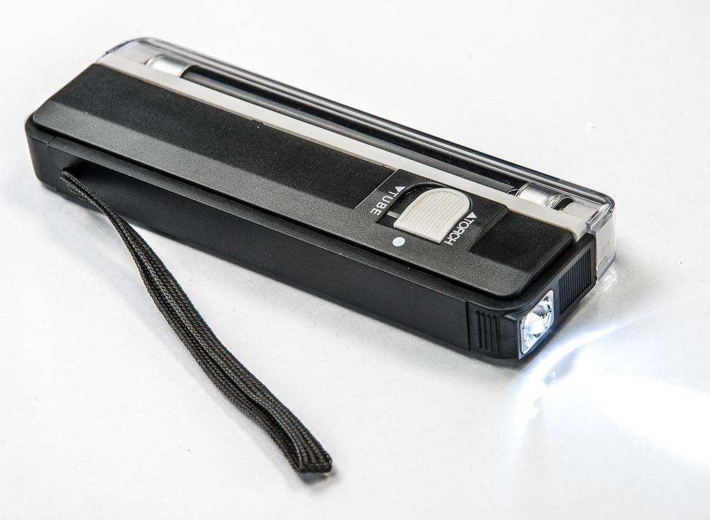 Blacklight Black Light UV Counterfeit Currency Detector Blacklight Black Light UV Counterfeit Currency Detector