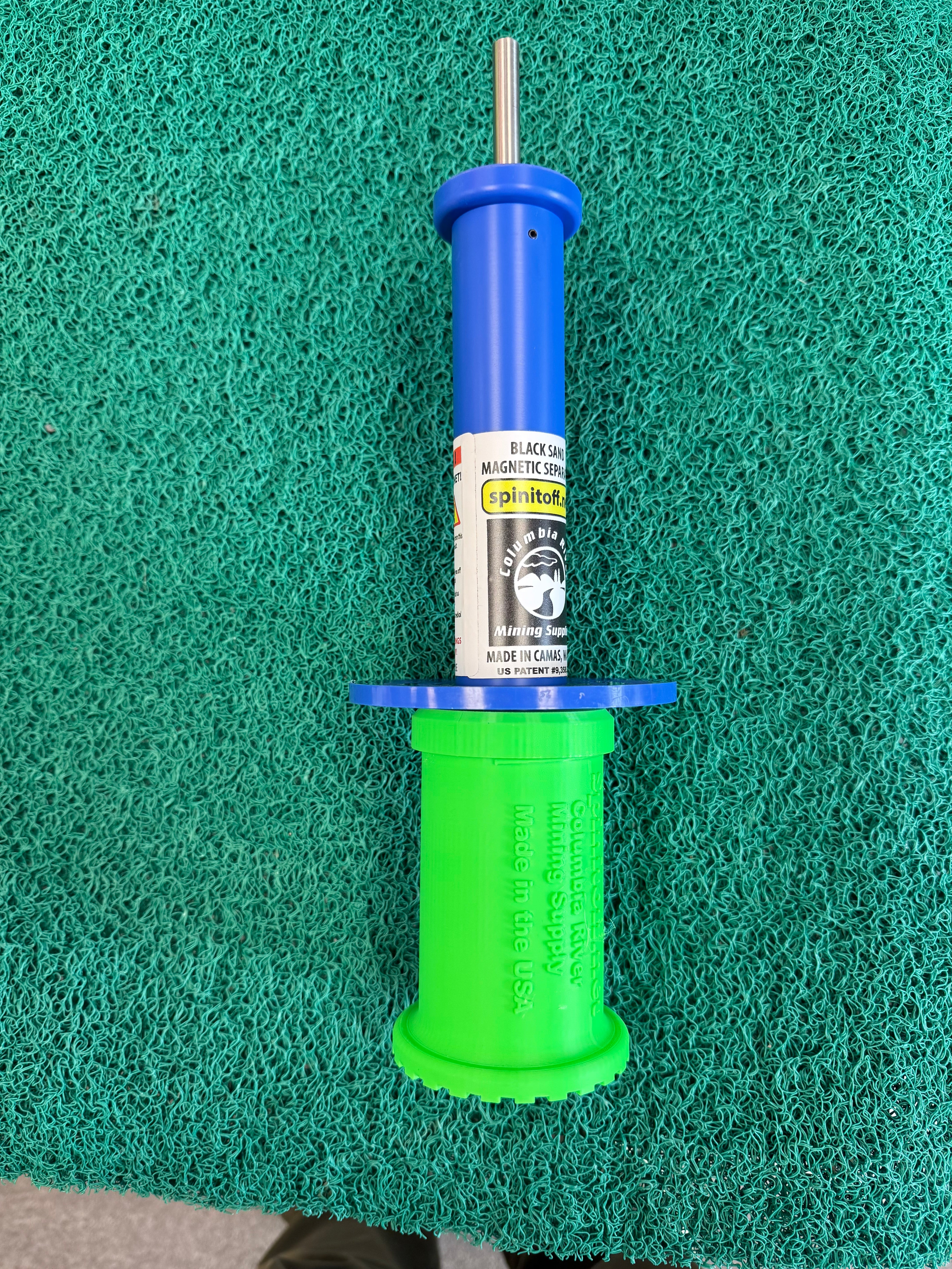 Spin It Off Black Sand Separator Magnet - 24" - Blue