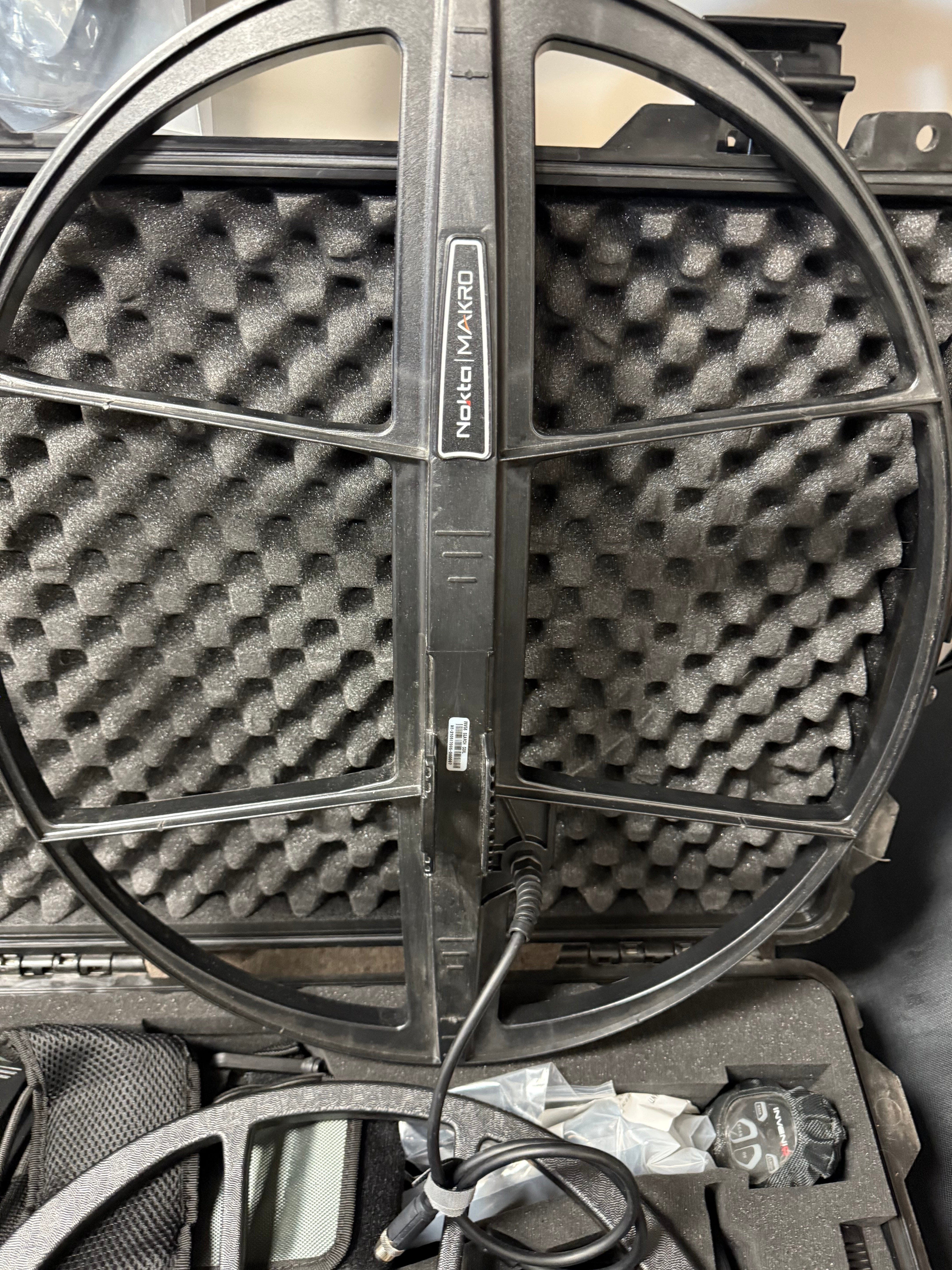 Invenio Pro Pack Smart Metal Detector and 3D Imaging System (shop demo)