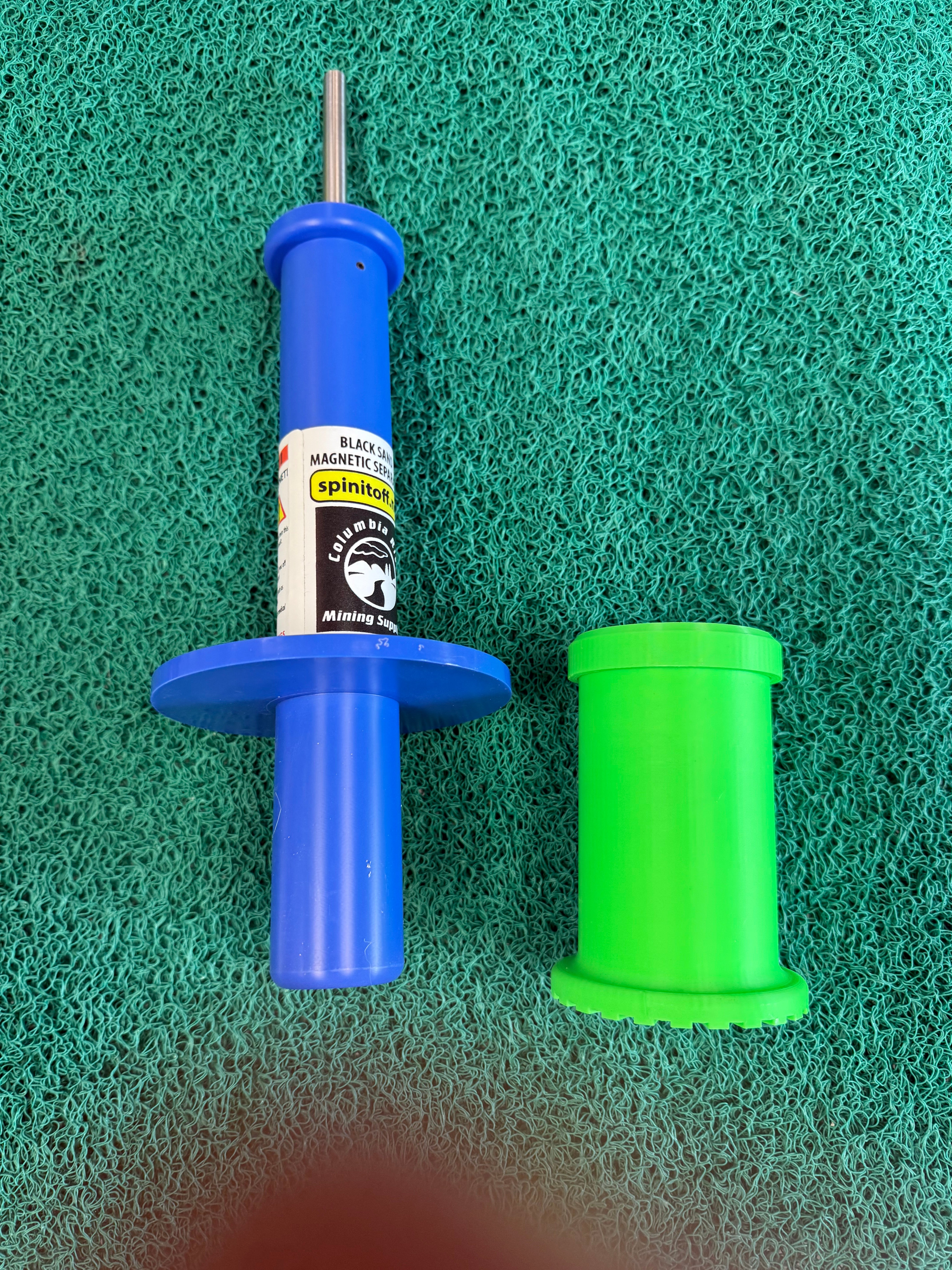 Spin It Off Black Sand Separator Magnet - 12"