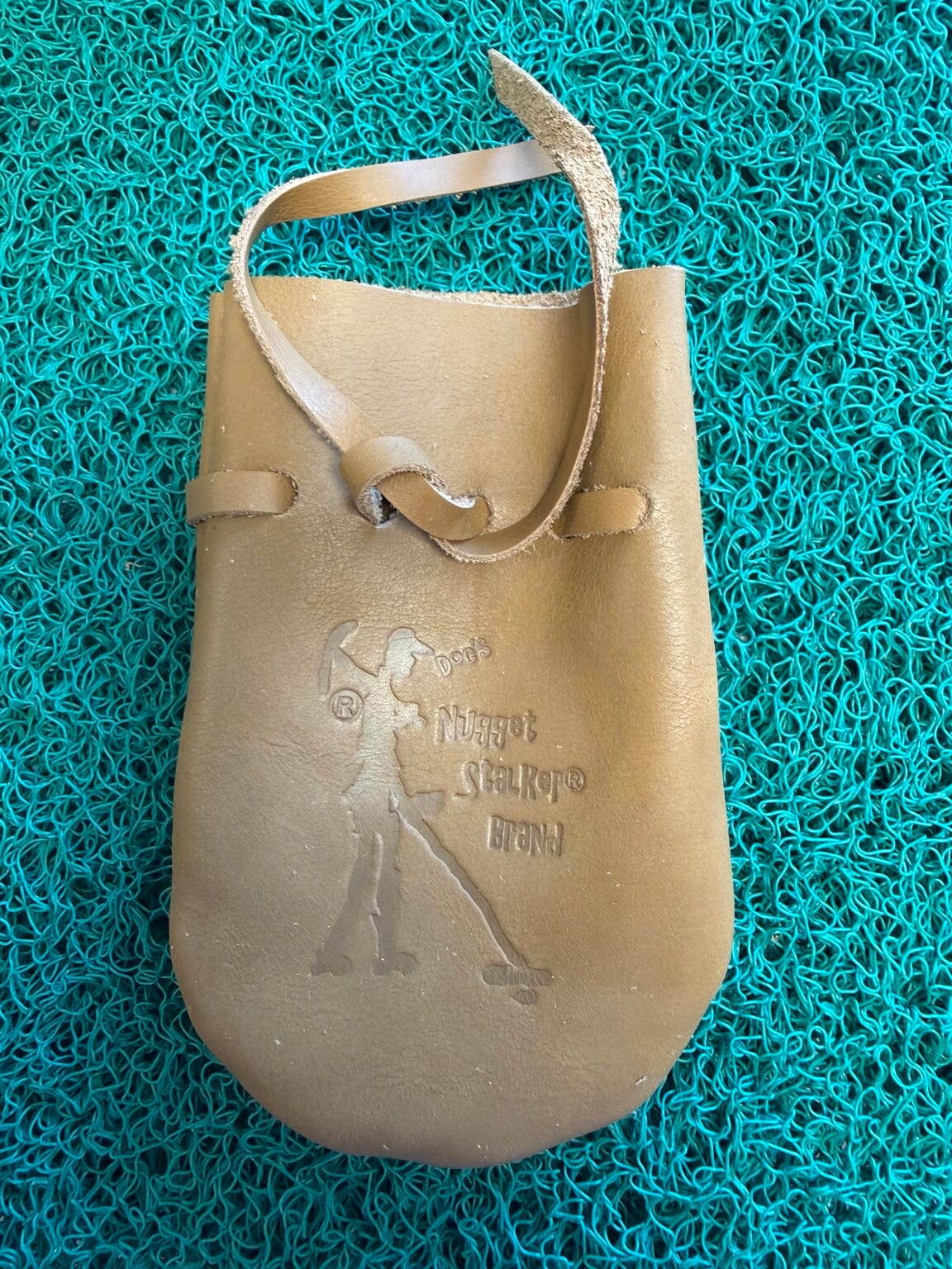 Doc's Nugget Stalker cowhide leather pouch front