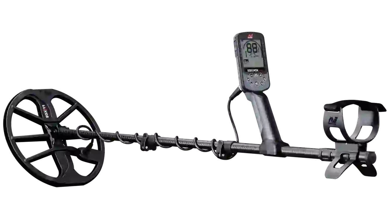 Minelab EQUINOX 900 Metal Detector + Backpack Bundle
