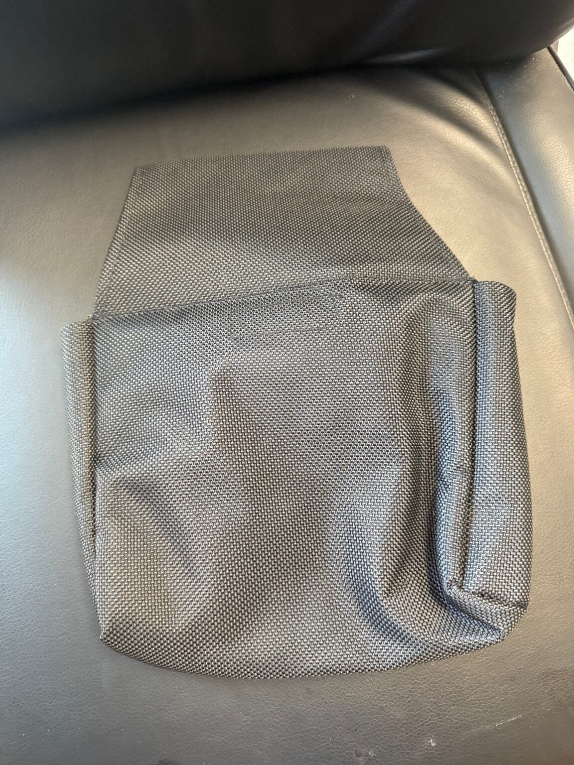 Back view of new old stock original Garrett metal detecting finds pouch