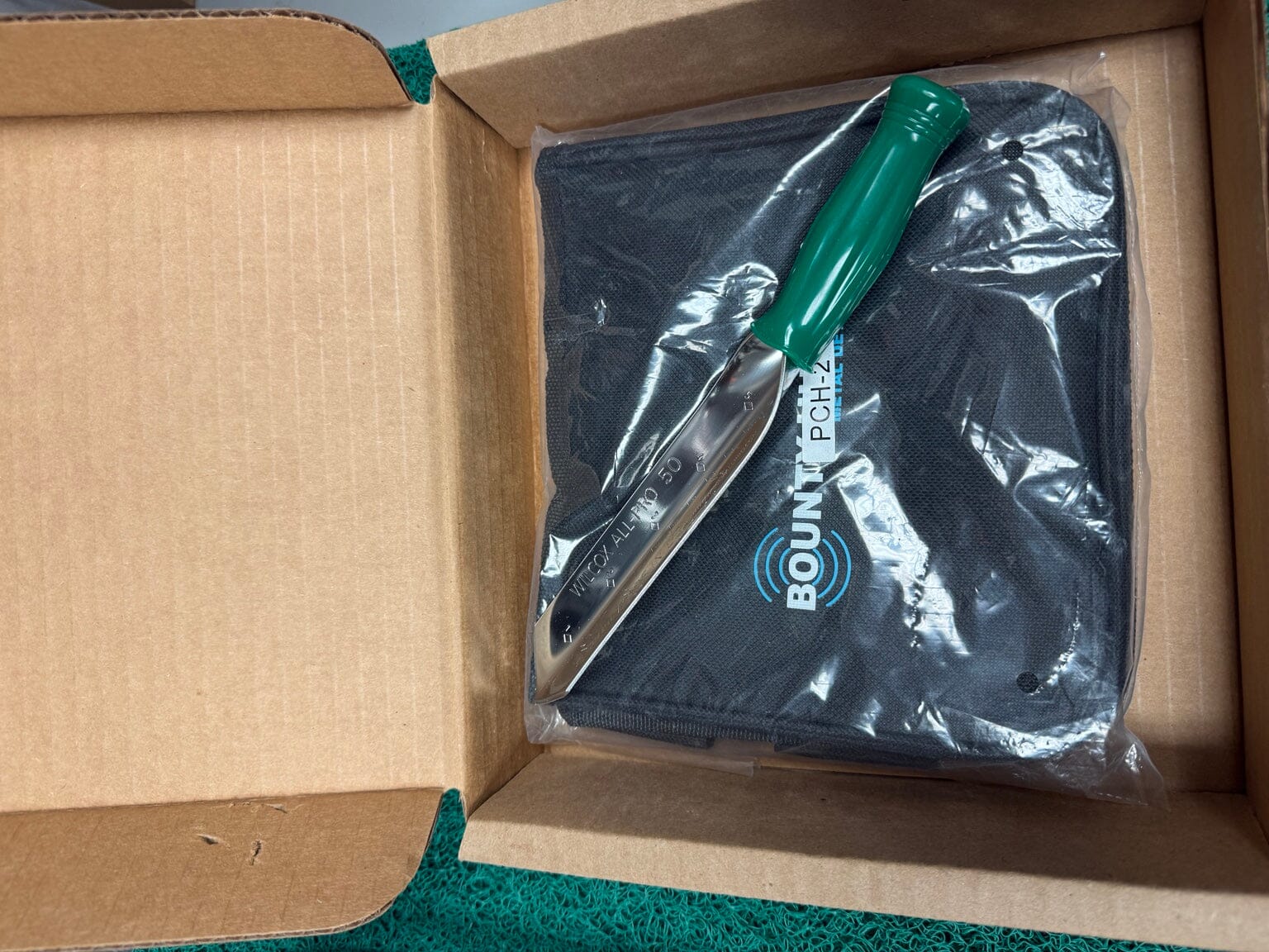 Bounty Hunter finds pouch with Wilcox All-Pro 50 stainless digging tool