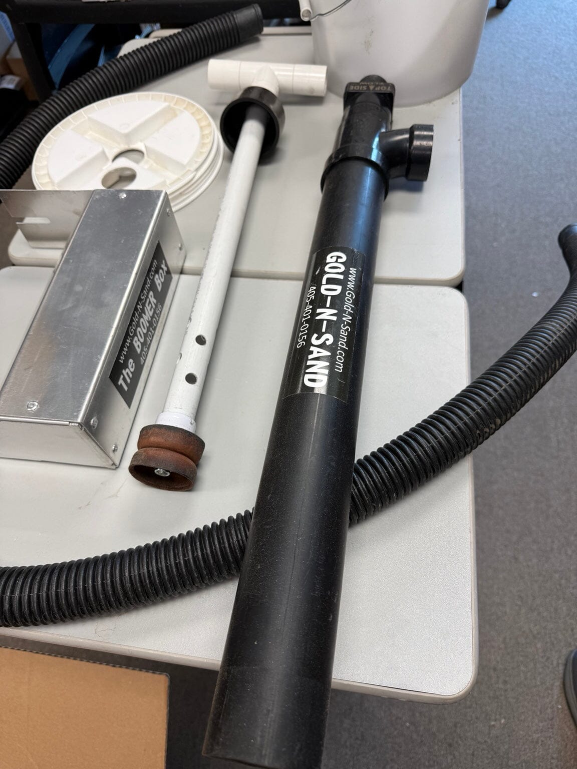 Gold-N-Sand black hand pump and hose included in used kit