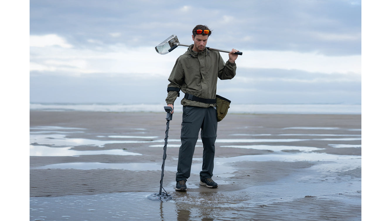 Minelab VANQUISH 560 Pro-Pack + PRO-FIND 35 + Adventure Pack Bundle