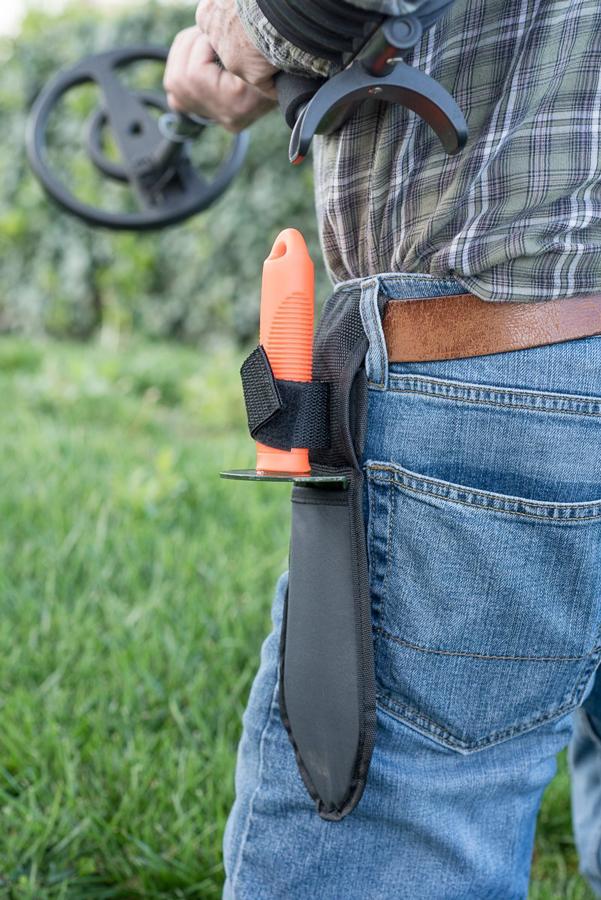 12 inch metal serrated edge metal detecting and gardening digging tool with sheath on metal detectorists belt